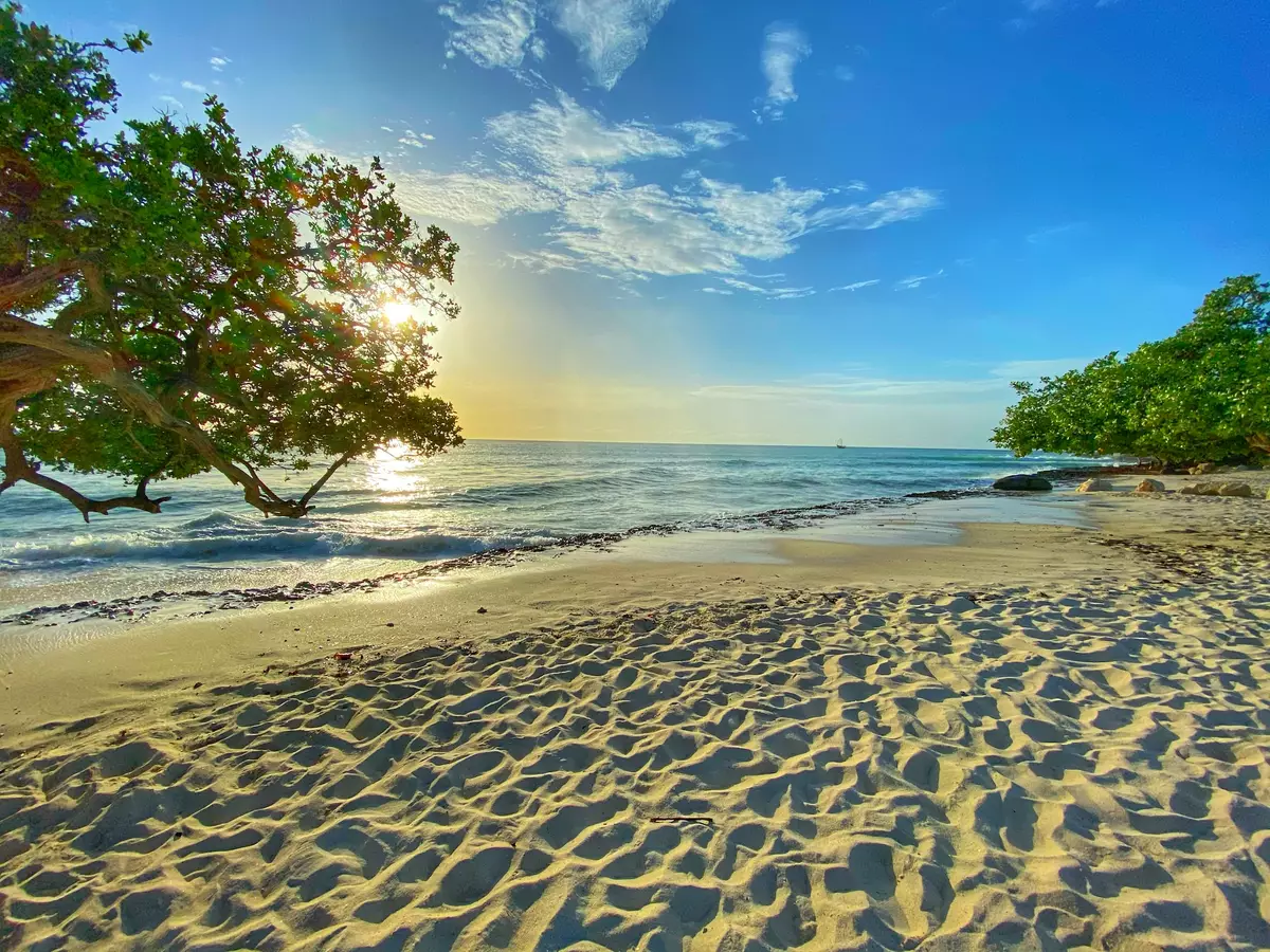Eagle Beach Strip
