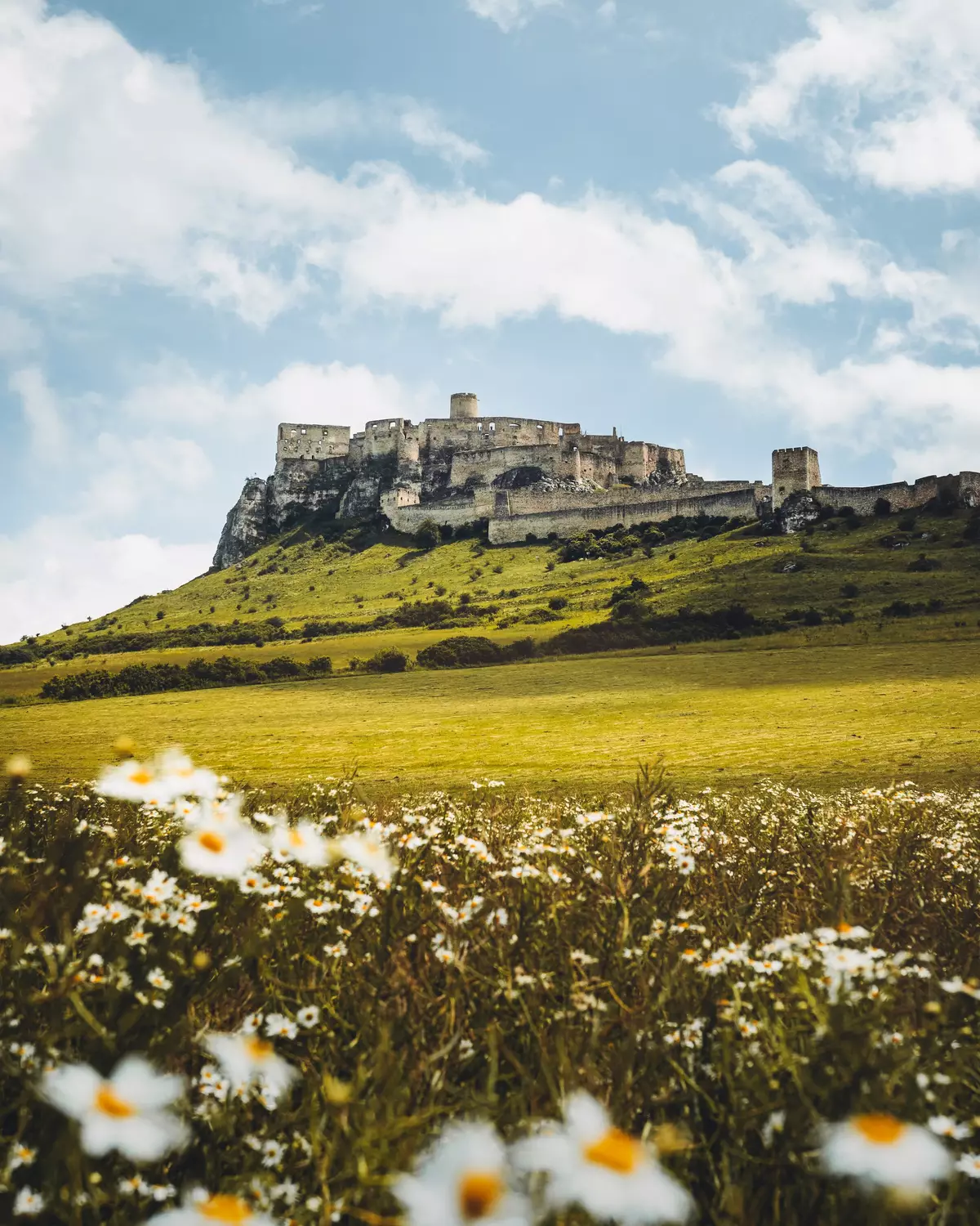 Spiลก Castle