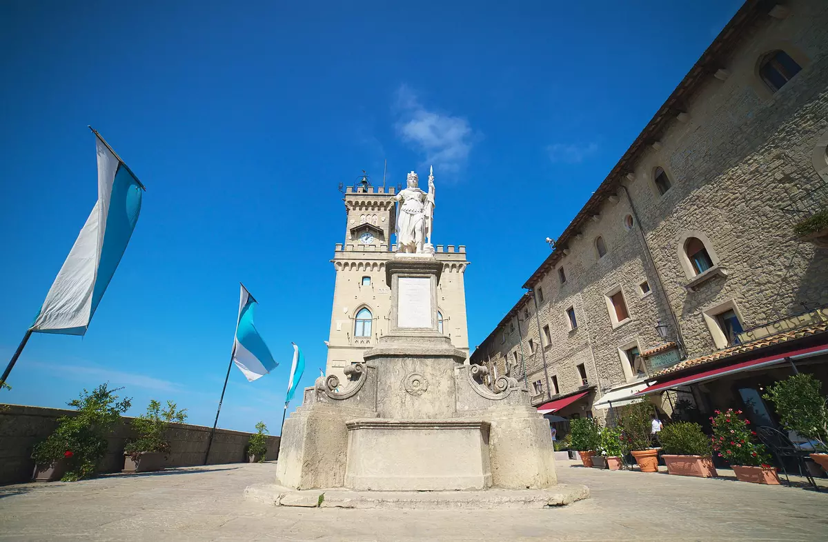 Piazza della Libertร