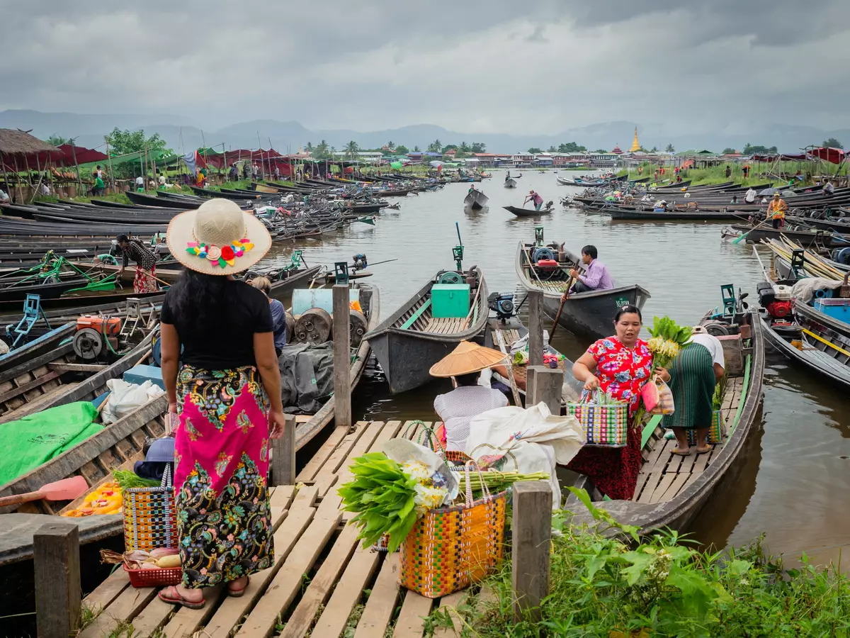 Floating market at Inle Lake